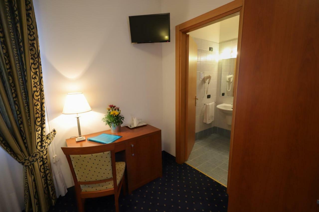 Hotel Da Roberto Lazise Exterior photo