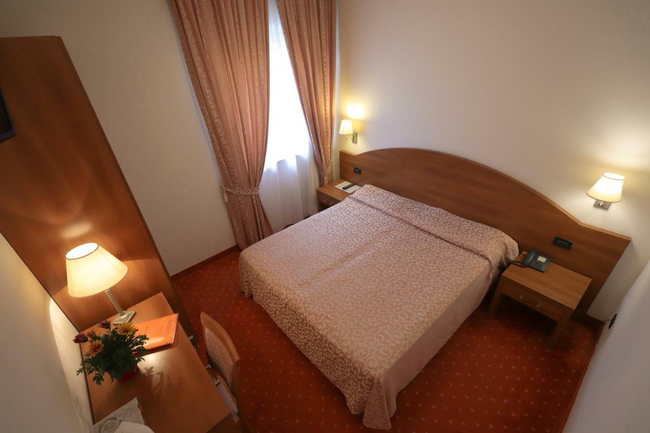 Hotel Da Roberto Lazise Exterior photo