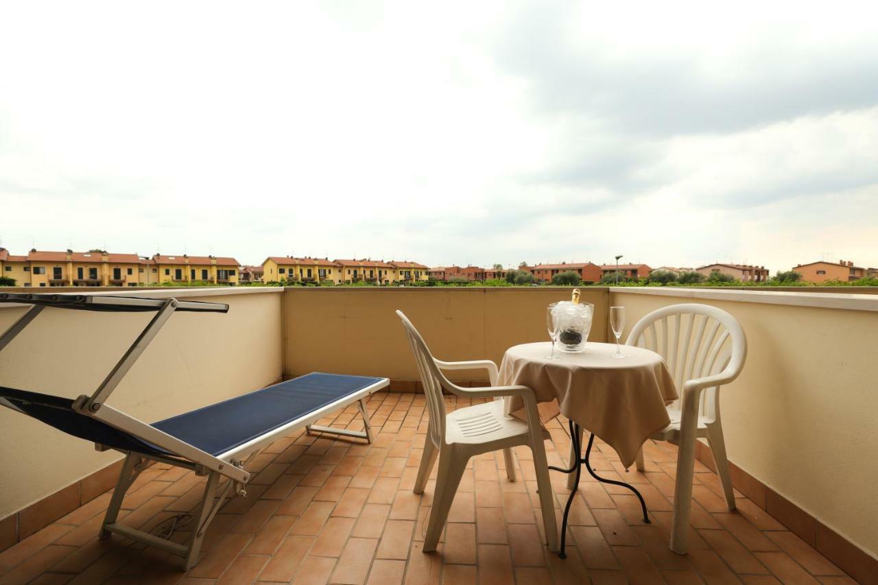 Hotel Da Roberto Lazise Exterior photo